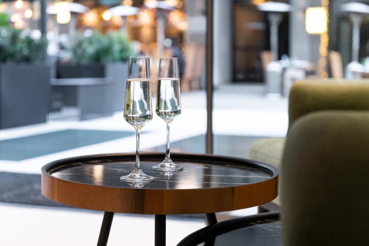 S Hotel Boutique Салоники Экстерьер фото Champagne flutes